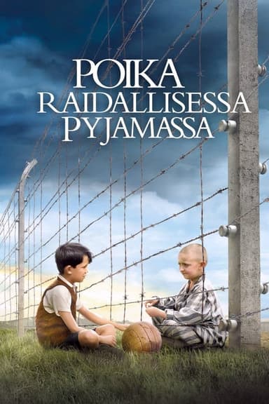 Poika raidallisessa pyjamassa